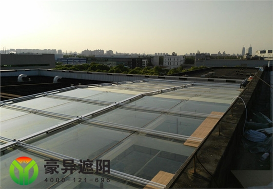 大型玻璃顶建筑遮阳,豪异双电机户外电动天幕遮阳系统,4000-121-696