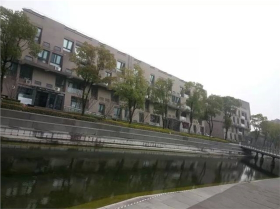 豪异遮阳办公室电动卷帘荣幸能进入巨人网络 豪异遮阳办公室电动卷帘荣幸能进入巨人网络