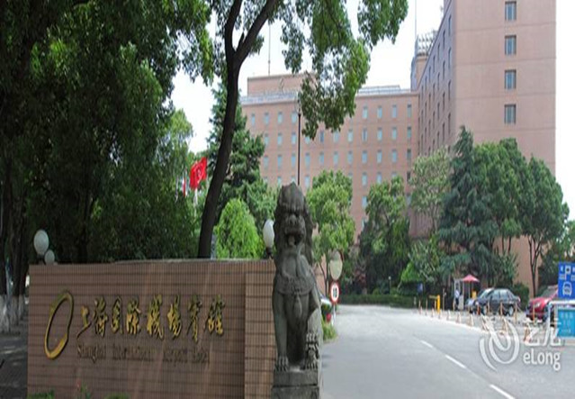 上海国际机场宾馆携手上海电动遮阳棚厂家豪异遮阳打造靓丽的户外伸缩遮阳棚